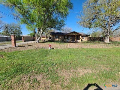 /international/us/203-n-west-street-yorktown-tx-110106983183/