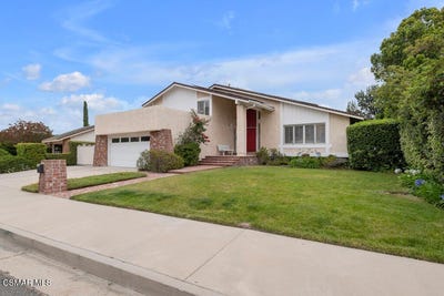 /international/us/19364-pauma-valley-drive-porter-ranch-ca-110108340442/