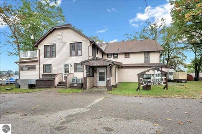 /international/us/814-kenyon-road-lupton-mi-110104410468/