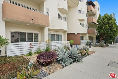 /international/us/5016-bakman-ave-north-hollywood-ca-110107600970/