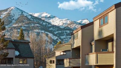 /international/us/3945-s-lake-creek-drive-wilson-wy-110105776837/