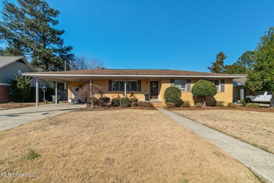 /international/us/1223-meadowood-road-columbia-ms-110105388080/