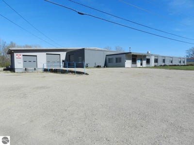 /international/us/1555-s-m-37-traverse-city-mi-110106703982/