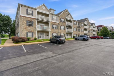 /international/us/6-monarch-trace-court-chesterfield-mn-110108281079/