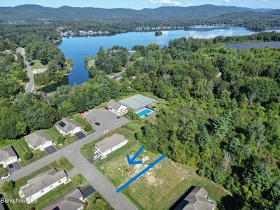 /international/us/5-aspen-way-pittsfield-ma-110107440206/