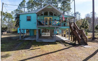 /international/us/259-se-373rd-st-suwannee-fl-110097130543/
