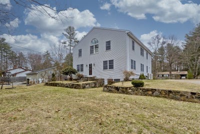 /international/us/16-poole-rd-belchertown-ma-110120485656/
