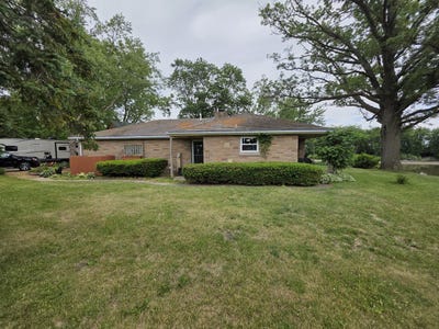 /international/us/23041-moline-road-sterling-il-110108666972/