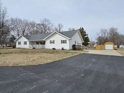 /international/us/204-w-greenwalt-street-wayne-city-il-110106761043/