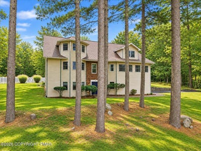 /international/us/233-sawmill-road-stroudsburg-pa-110110241675/