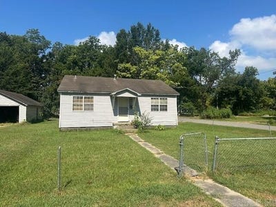 /international/us/604-frank-t-bunton-st-lonoke-ar-110101369376/