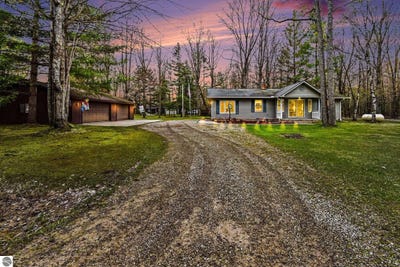 /international/us/5376-ausable-drive-hale-mi-110108010470/