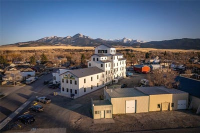 /international/us/924-e-park-street-livingston-mt-110099033182/