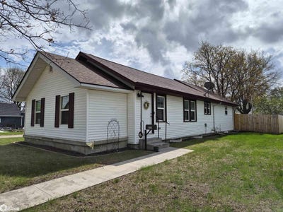 /international/us/812-8th-avenue-e-oskaloosa-ia-110107439466/