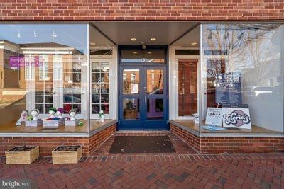 /international/us/92-main-warrenton-va-110107712131/