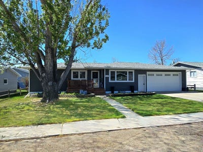 /international/us/208-juniper-ave-glendive-mt-110108167747/