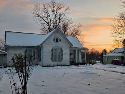 /international/us/1328-mortimer-st-barry-il-110104493850/