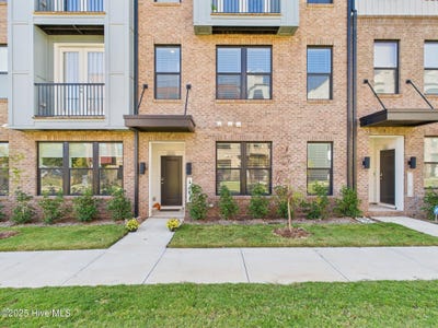 /international/us/1251-shaw-view-alley-raleigh-nc-110103315650/