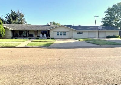 /international/us/300-ave-h-farwell-tx-110105319872/