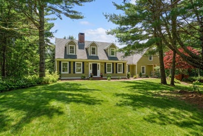 /international/us/44-tiffany-drive-oak-bluffs-ma-110108059070/