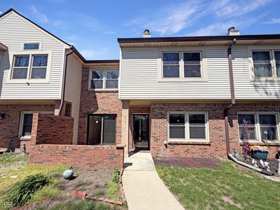 /international/us/9463-maple-way-indianapolis-in-110107386840/