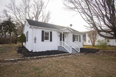 /international/us/5291-lafayette-rd-elliston-va-110104404229/