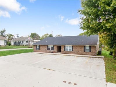 /international/us/201-highland-street-sweet-springs-mo-110103300082/
