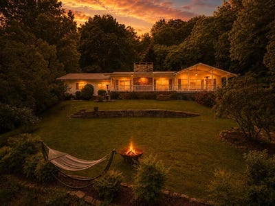 /international/us/603-hemlock-hills-dr-franklin-nc-110108280138/