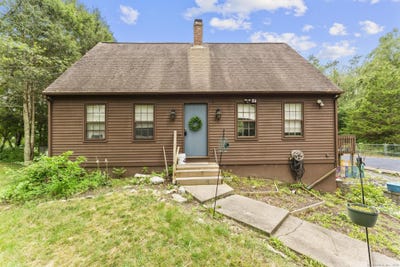 /international/us/64-iron-street-ledyard-ct-110100817071/