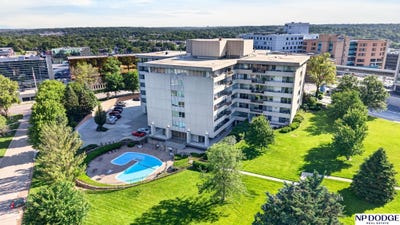 /international/us/8405-indian-hills-drive-omaha-ne-110108343185/