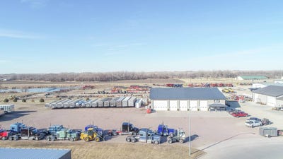 /international/us/177-westview-drive-rock-valley-ia-110107319857/
