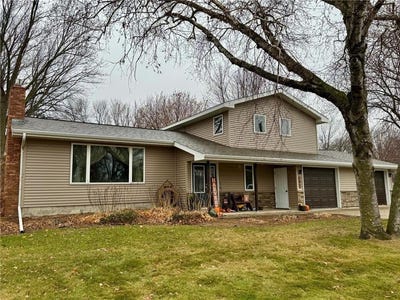 /international/us/111-cherry-avenue-bird-island-mn-110103962464/