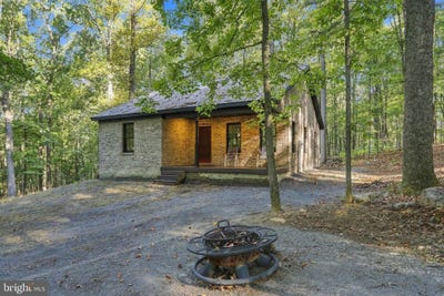 /international/us/389-rockview-lane-great-cacapon-wv-110120086587/