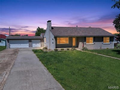/international/us/17-airline-drive-farmington-mo-110107821574/