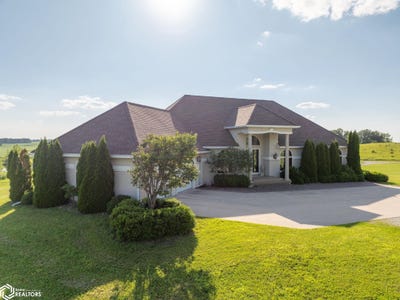/international/us/17666-eagle-avenue-clear-lake-ia-110100419742/