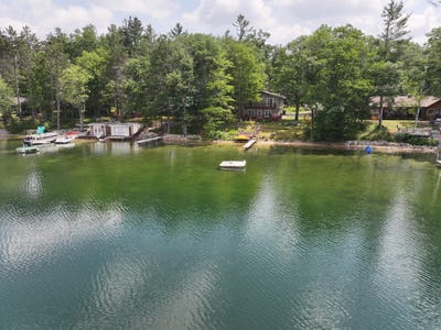 /international/us/1422-e-heart-lake-drive-gaylord-mi-110100922372/