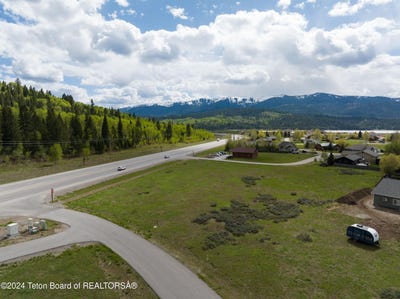 /international/us/362-deer-lane-alpine-wy-110101344512/
