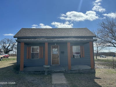 /international/us/103-e-daugherty-street-carterville-mo-110098254841/
