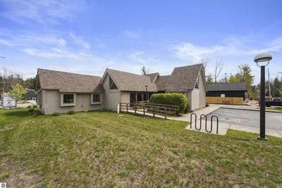 /international/us/5955-s-oak-street-glen-arbor-mi-110092638476/?lang=zh-cn