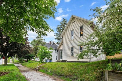 /international/us/950-crescent-street-ne-grand-rapids-mi-110099980017/