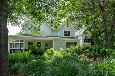 /international/us/26-tia-anna-lane-oak-bluffs-ma-110100620636/