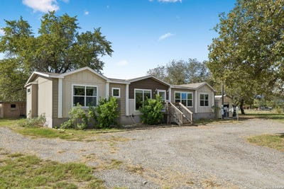 /international/us/30-terry-ln-lytle-tx-110110317697/