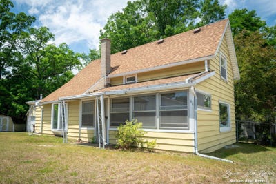 /international/us/2870-w-long-lake-road-orleans-mi-110101139142/