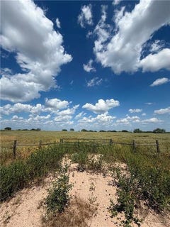 /international/us/153-private-road-encino-tx-110119518234/
