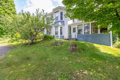 /international/us/77-maple-street-brighton-vt-110098846453/