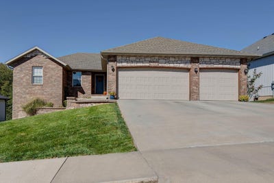 /international/us/1093-e-lakota-street-nixa-mo-110120421944/