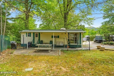 /international/us/176-177-highway-73-townsend-tn-110107459934/
