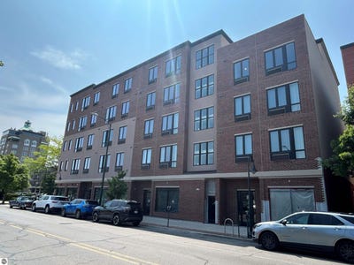 /international/us/232-e-state-street-traverse-city-mi-110107963588/