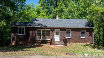 /international/us/722-e-f-street-newton-nc-110107962108/