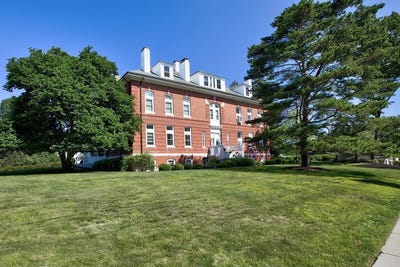 /international/us/66-haskell-st-beverly-ma-110101126980/